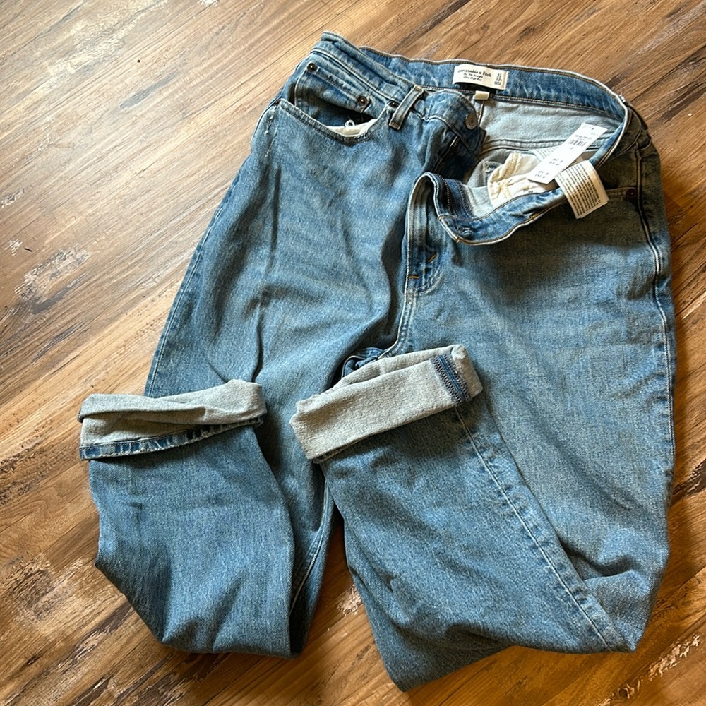 Abercrombie & Fitch -90’s Straight, Ultra High rise